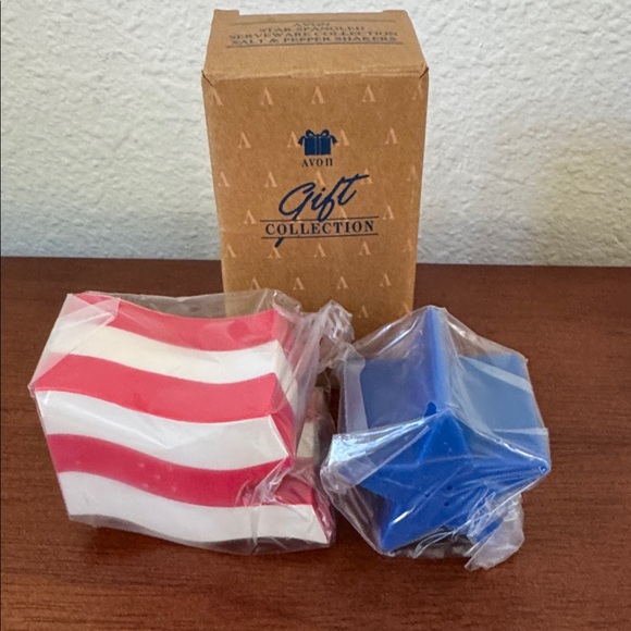 Vintage American Flag Salt & Pepper Shakers Other - NIB Vintage Avon American Flag Salt & Pepper Shakers Star Spangled Collection